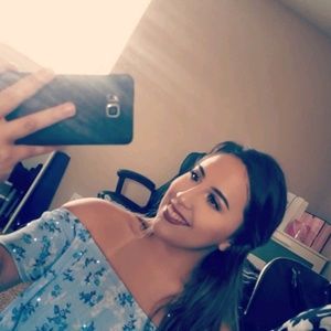 Meet your Posher, Valeria